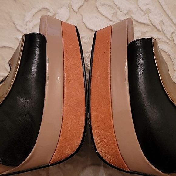 Jessica Simpson Evannan Black & Gold Peep Toe Heels - Picture 13 of 16